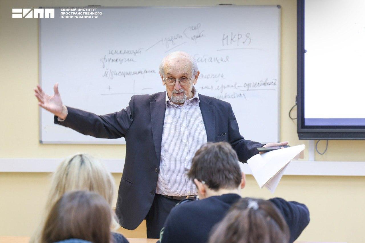 Уникальный опыт в градостроительстве: студенты МАРХИ разработали концепции развития Горловки ДНР Уникальный опыт в градостроительстве: студенты МАРХИ разработали концепции развития Горловки ДНР