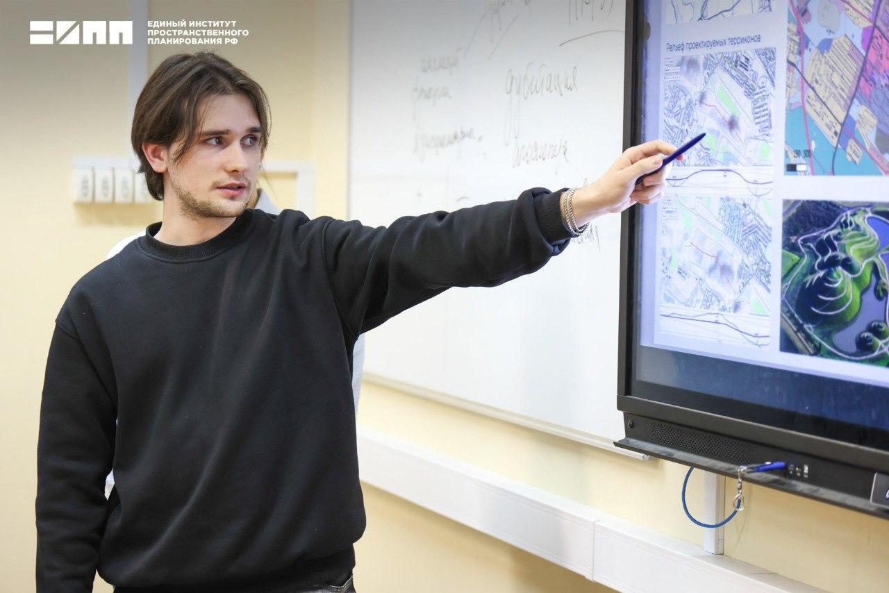 Уникальный опыт в градостроительстве: студенты МАРХИ разработали концепции развития Горловки ДНР Уникальный опыт в градостроительстве: студенты МАРХИ разработали концепции развития Горловки ДНР