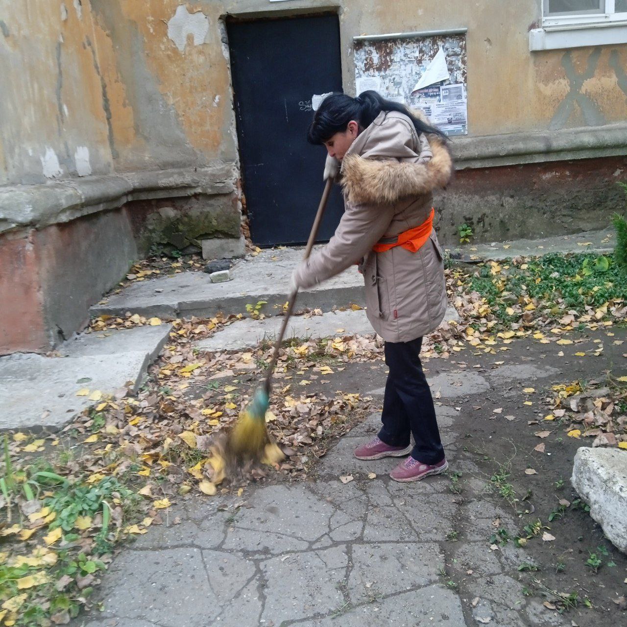 Иван Приходько: Добрый день, уважаемые жители Горловки! Представляю вашему вниманию еженедельный обзор работ, выполненных муниципальным унитарным предприятием «Управляющая компания города Горловка» Иван Приходько: Добрый день, уважаемые жители Горловки! Представляю вашему вниманию еженедельный обзор работ, выполненных муниципальным унитарным предприятием «Управляющая компания города Горловка»