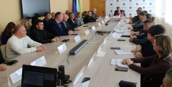 Роман Конев: 27 октября 2025 года провёл совещание с представителями мониторинговых групп по теплоснабжению, посвящённое вопросам организации и совершенствования системы теплоснабжения