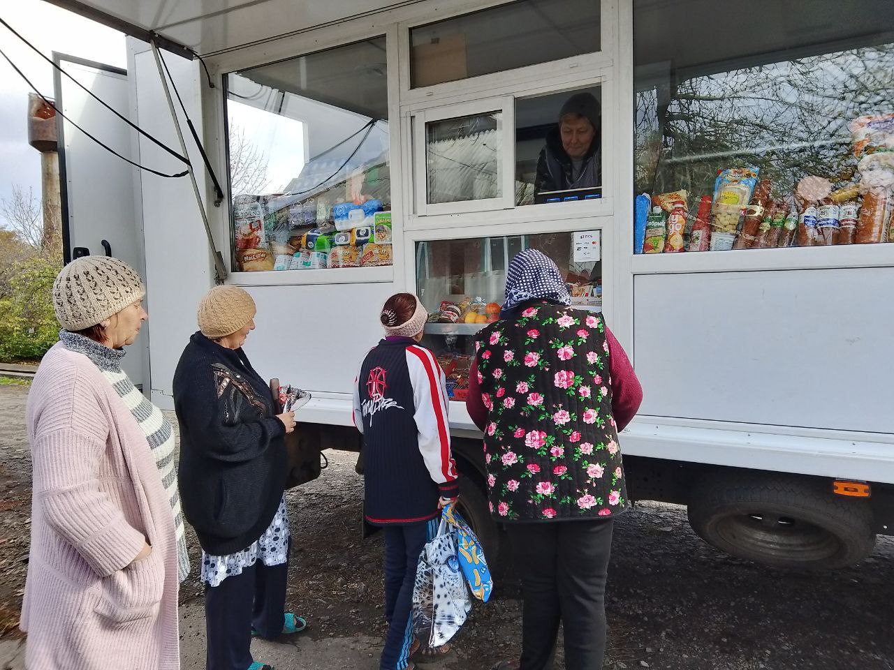 С 25 по 28 октября 2025 года осуществлена выездная торговля с использованием автомагазинов в населенных пунктах городских округов Донецк, Горловка, Мариуполь, на территории г С 25 по 28 октября 2025 года осуществлена выездная торговля с использованием автомагазинов в населенных пунктах городских округов Донецк, Горловка, Мариуполь, на территории г