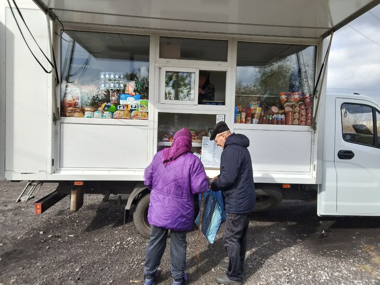 С 25 по 28 октября 2025 года осуществлена выездная торговля с использованием автомагазинов в населенных пунктах городских округов Донецк, Горловка, Мариуполь, на территории г С 25 по 28 октября 2025 года осуществлена выездная торговля с использованием автомагазинов в населенных пунктах городских округов Донецк, Горловка, Мариуполь, на территории г