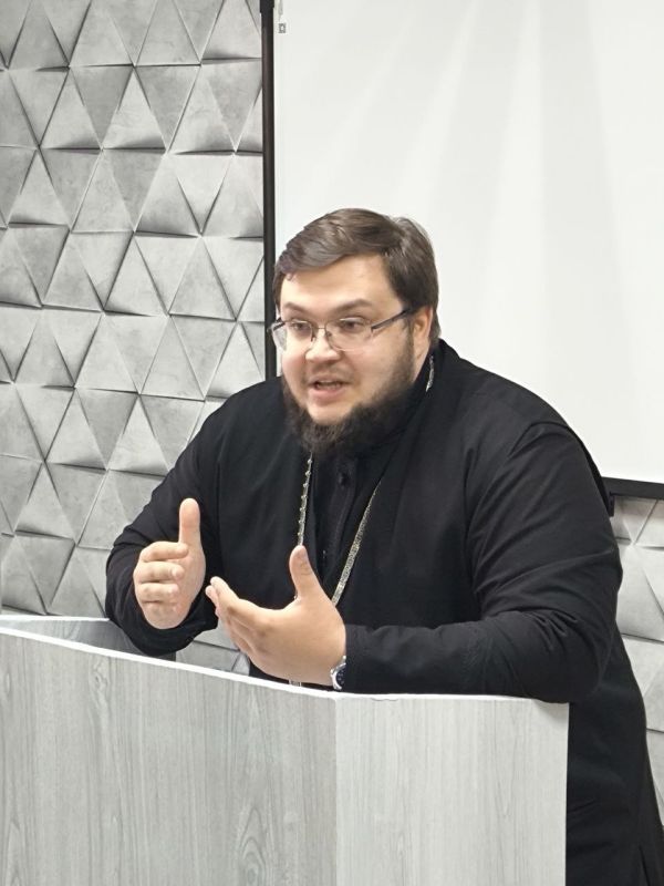 27 октября в Горловке стартовал цикл встреч-лекций для студентов высших и средних специальных учебных заведений, посвящённых духовно-нравственным ценностям 27 октября в Горловке стартовал цикл встреч-лекций для студентов высших и средних специальных учебных заведений, посвящённых духовно-нравственным ценностям