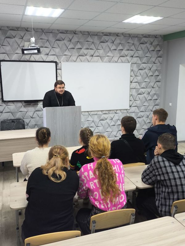 27 октября в Горловке стартовал цикл встреч-лекций для студентов высших и средних специальных учебных заведений, посвящённых духовно-нравственным ценностям