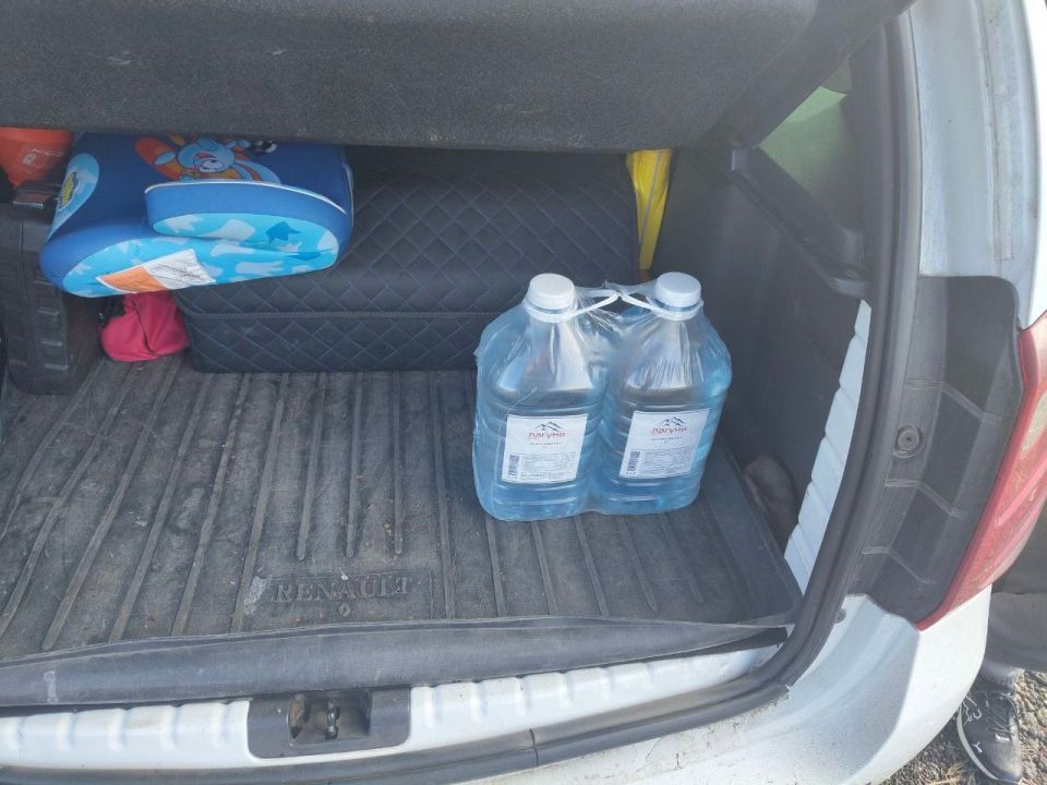 Роман Конев: Депутат Горловского городского совета от фракции «Единая Россия» Донецкой Народной Республики Николай Гальченко осуществил адресный подвоз воды Роман Конев: Депутат Горловского городского совета от фракции «Единая Россия» Донецкой Народной Республики Николай Гальченко осуществил адресный подвоз воды