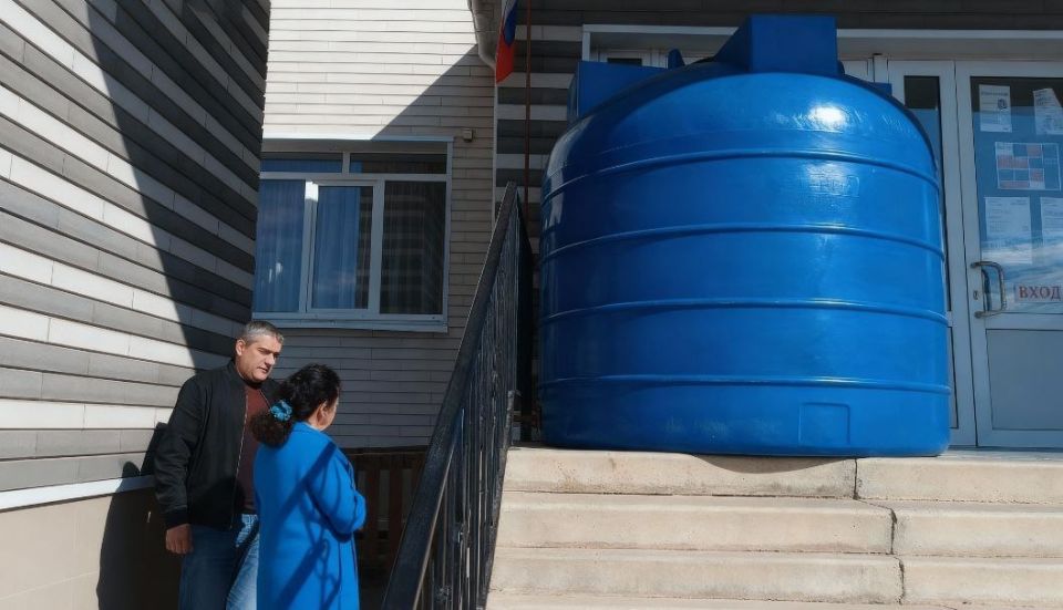 30 октября 2025 года депутаты Горловского городского совета от фракции «Единая Россия» – Роман Конев, Светлана Евсеенко, Павел Калфакчиян, Инает Розводова – посетили места подвоза воды и осуществили адресный подвоз воды 30 октября 2025 года депутаты Горловского городского совета от фракции «Единая Россия» – Роман Конев, Светлана Евсеенко, Павел Калфакчиян, Инает Розводова – посетили места подвоза воды и осуществили адресный подвоз воды