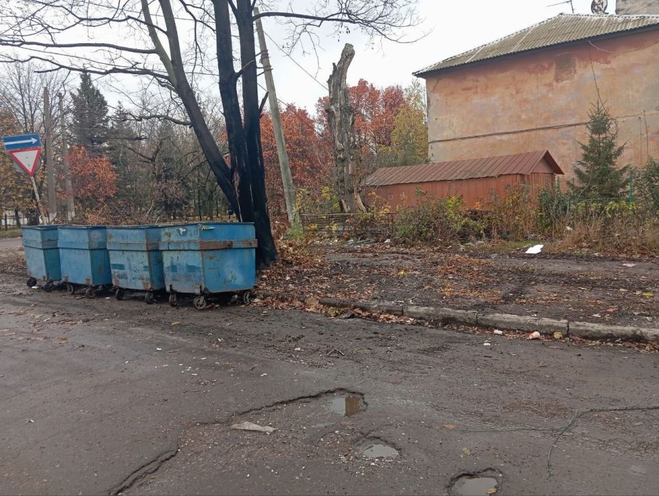 Горловским филиалом ГУП ДНР «ДОНСНАБКОМПЛЕКТ» производится работа по вывозу сверхнормативных стихийных накоплений Горловским филиалом ГУП ДНР «ДОНСНАБКОМПЛЕКТ» производится работа по вывозу сверхнормативных стихийных накоплений