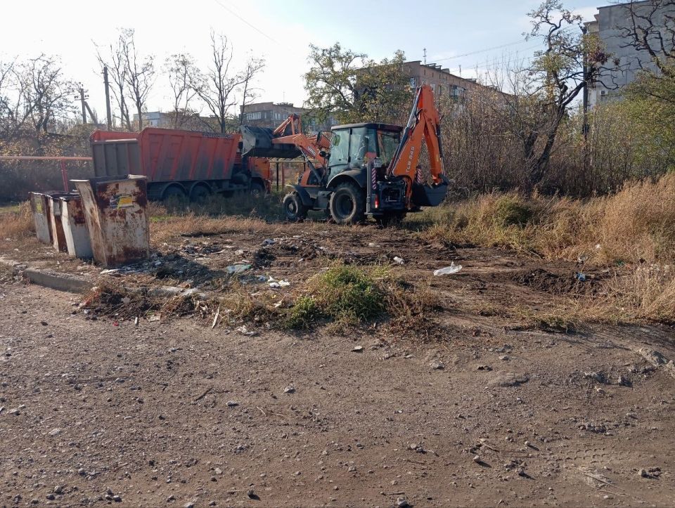 Горловским филиалом ГУП ДНР «ДОНСНАБКОМПЛЕКТ» производится работа по вывозу сверхнормативных стихийных накоплений Горловским филиалом ГУП ДНР «ДОНСНАБКОМПЛЕКТ» производится работа по вывозу сверхнормативных стихийных накоплений