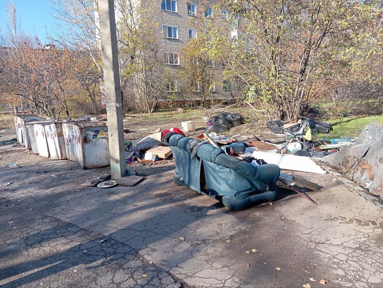 Горловским филиалом ГУП ДНР «ДОНСНАБКОМПЛЕКТ» производится работа по вывозу сверхнормативных стихийных накоплений