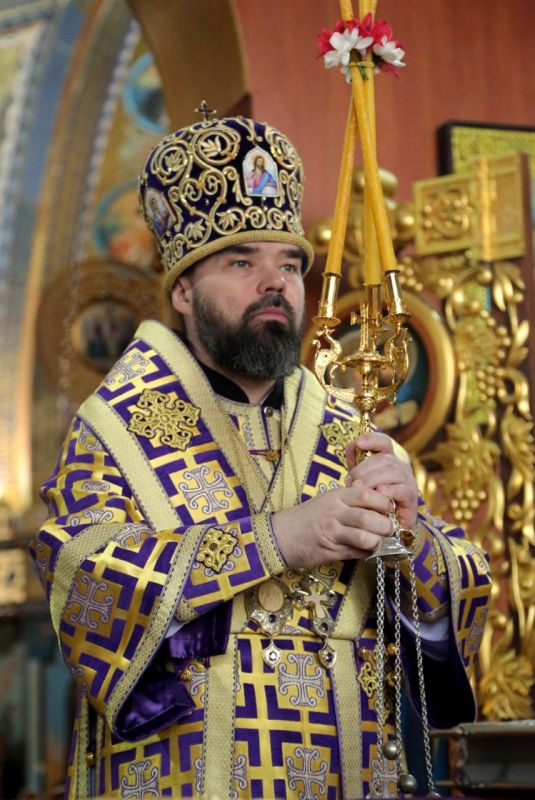 Иван Приходько: Ваше Высокопреосвященство, Владыка Митрофан! От лица горловчан и от себя лично хочу выразить Вам сердечные поздравления и глубокую благодарность в честь Вашего дня рождения