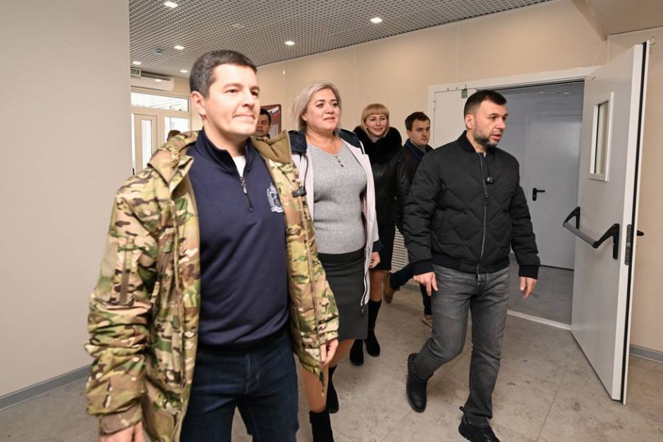 Денис Пушилин: На прошлой неделе распорядился в срочном порядке заселить людей в отремонтированный специалистами ЯНАО многоквартирный дом и открыть для приема людей административное здание в Авдеевке Денис Пушилин: На прошлой неделе распорядился в срочном порядке заселить людей в отремонтированный специалистами ЯНАО многоквартирный дом и открыть для приема людей административное здание в Авдеевке