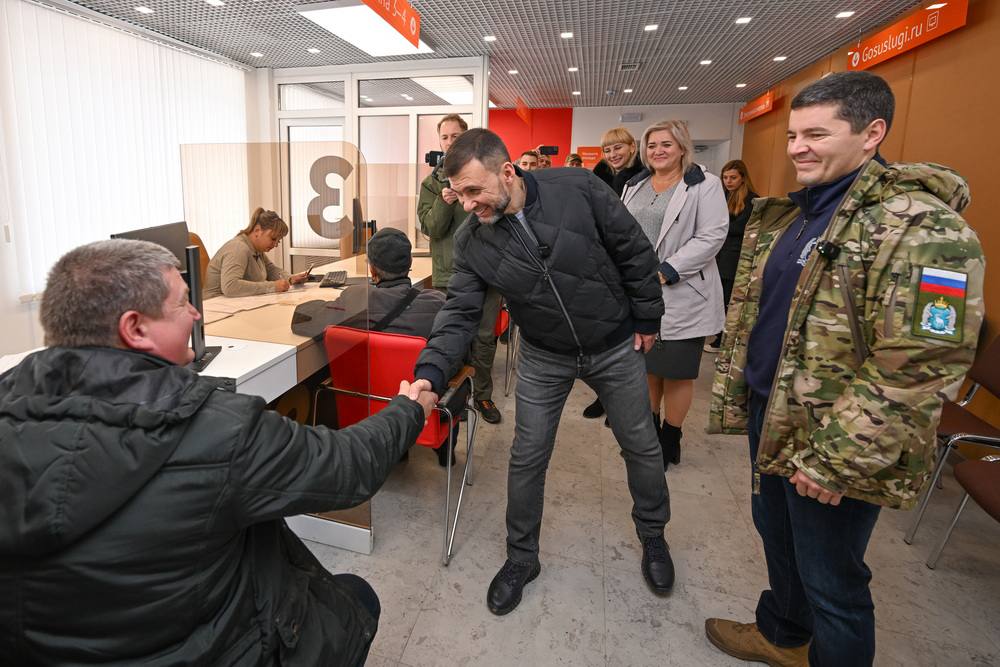 Денис Пушилин: На прошлой неделе распорядился в срочном порядке заселить людей в отремонтированный специалистами ЯНАО многоквартирный дом и открыть для приема людей административное здание в Авдеевке Денис Пушилин: На прошлой неделе распорядился в срочном порядке заселить людей в отремонтированный специалистами ЯНАО многоквартирный дом и открыть для приема людей административное здание в Авдеевке