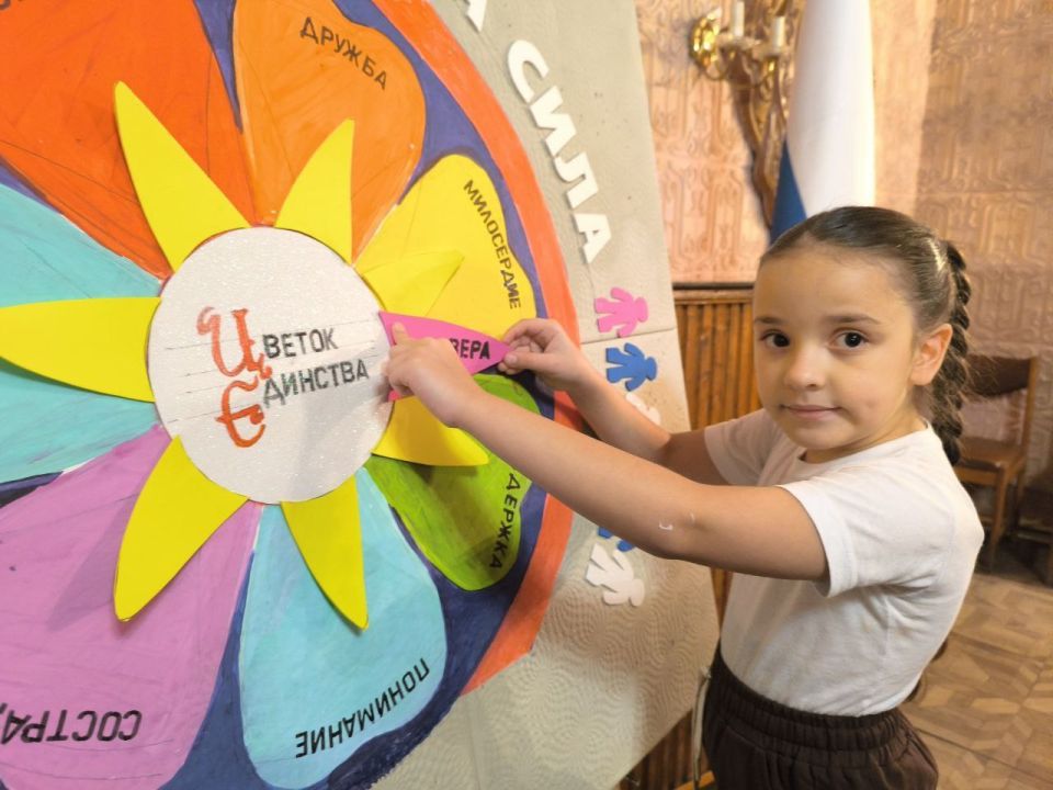 Иван Приходько: В Никитовском внутригородском районе города Горловка прошла акция «Цветок единства» Иван Приходько: В Никитовском внутригородском районе города Горловка прошла акция «Цветок единства»