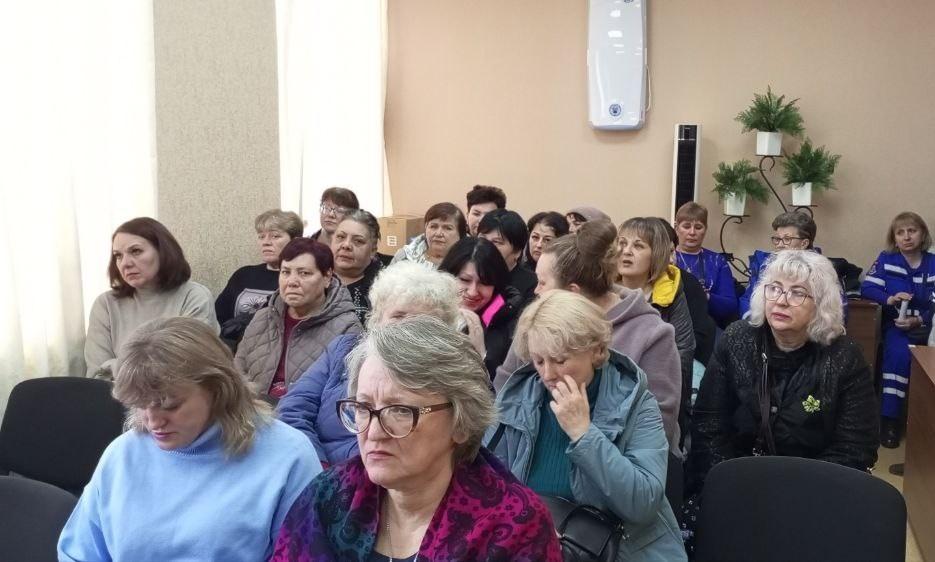 Горловский центр занятости организовал выездной консультационный пункт для граждан под риском высвобождения Горловский центр занятости организовал выездной консультационный пункт для граждан под риском высвобождения