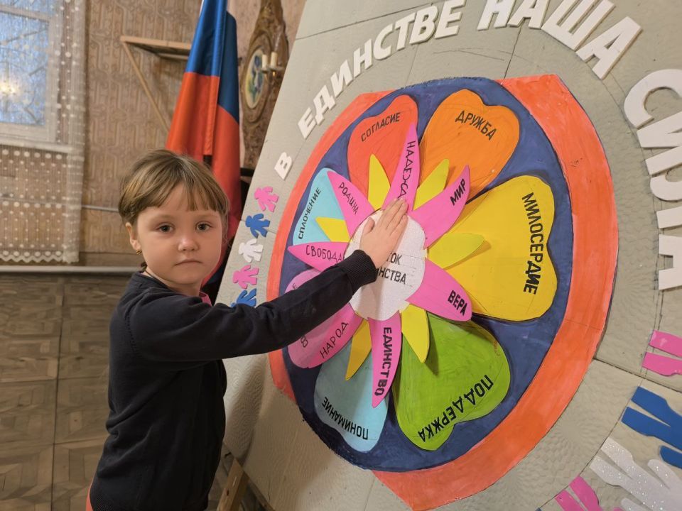 Иван Приходько: В Никитовском внутригородском районе города Горловка прошла акция «Цветок единства» Иван Приходько: В Никитовском внутригородском районе города Горловка прошла акция «Цветок единства»