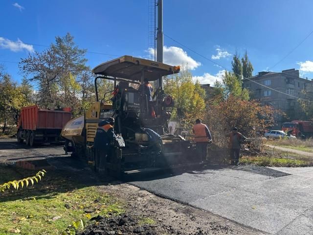 Спецтехника из Кузбасса продолжает помогать в восстановлении дорог в Горловке