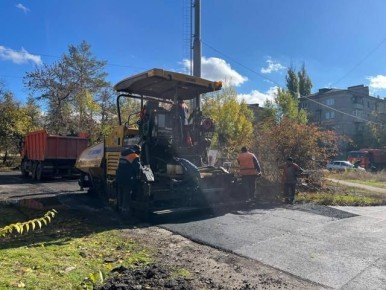 Спецтехника из Кузбасса продолжает помогать в восстановлении дорог в Горловке
