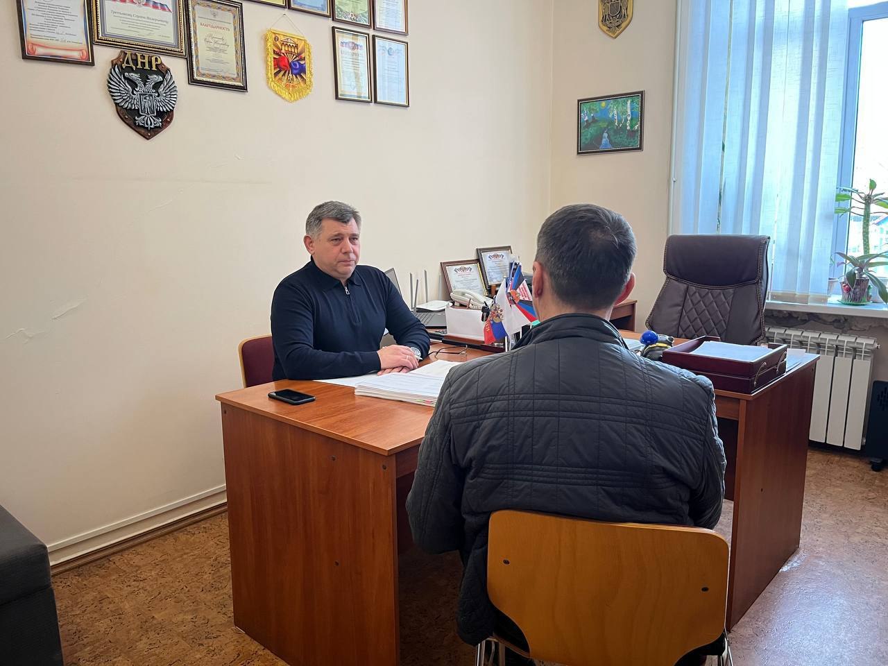 Роман Конев: 5 ноября 2025 года состоялся выездной приём граждан депутатом Горловского городского совета Донецкой Народной Республики первого созыва Павлом Калфакчияном в ГБОУ «Гимназия «Интеллект» г.о. Горловка» Роман Конев: 5 ноября 2025 года состоялся выездной приём граждан депутатом Горловского городского совета Донецкой Народной Республики первого созыва Павлом Калфакчияном в ГБОУ «Гимназия «Интеллект» г.о. Горловка»