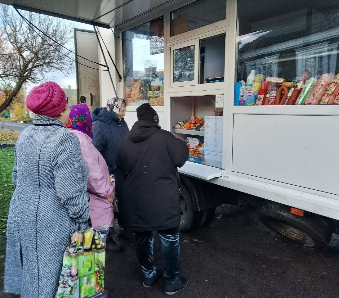 С 1 по 5 ноября 2025 года осуществлена выездная торговля с использованием автомагазинов в населенных пунктах городских округов Донецк, Горловка, Мариуполь, на территории г С 1 по 5 ноября 2025 года осуществлена выездная торговля с использованием автомагазинов в населенных пунктах городских округов Донецк, Горловка, Мариуполь, на территории г