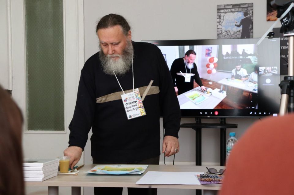 Вдохновение в потоке: горловская молодёжь узнала секреты живописи в АДИ ДонНТУ