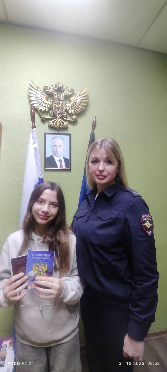 В праздничную дату юные жители Горловки получили первые паспорта В праздничную дату юные жители Горловки получили первые паспорта