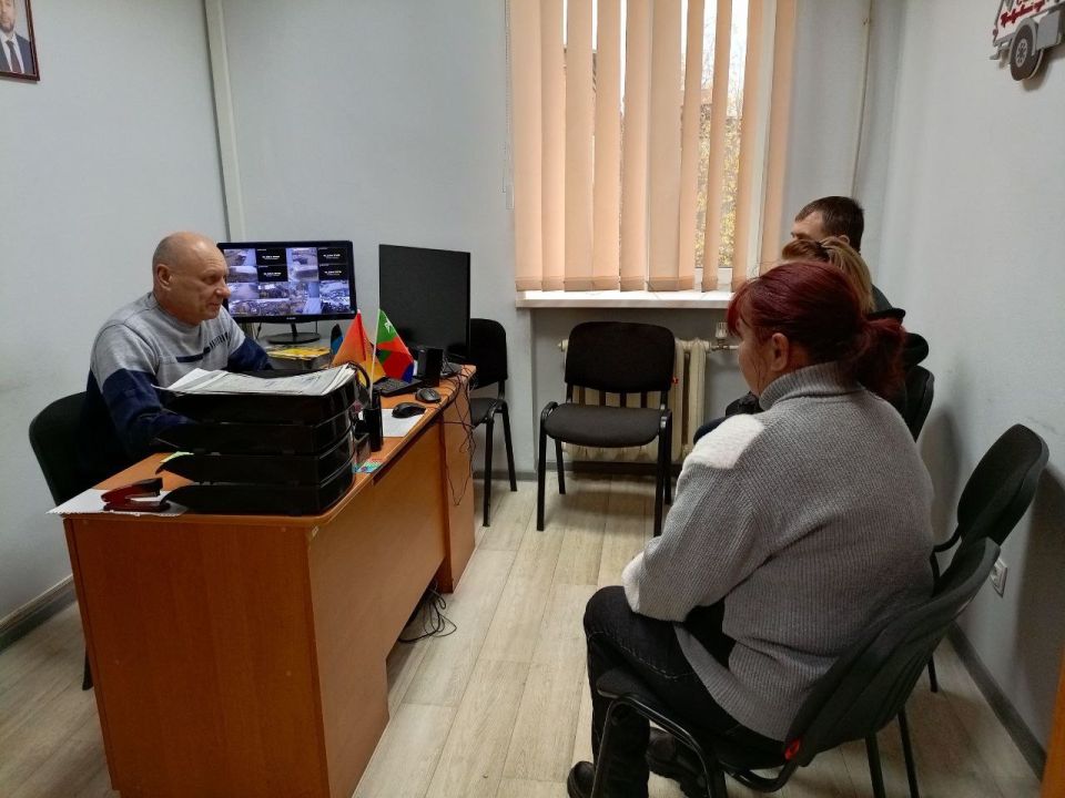 Роман Конев: СОСТОЯЛИСЬ ВСТРЕЧИ. 6 ноября 2025 года депутаты Горловского городского совета от фракции «Единая Россия» — София Потапова, Инает Розводова, Нелля Якуненко, Геннадий Маюров — совместно с представителем... Роман Конев: СОСТОЯЛИСЬ ВСТРЕЧИ. 6 ноября 2025 года депутаты Горловского городского совета от фракции «Единая Россия» — София Потапова, Инает Розводова, Нелля Якуненко, Геннадий Маюров — совместно с представителем...