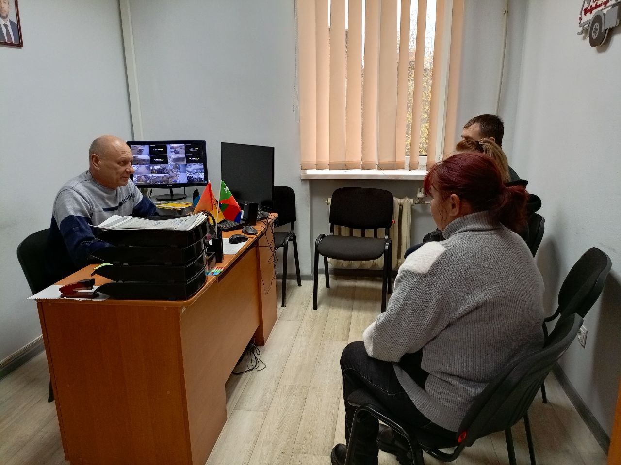 Роман Конев: СОСТОЯЛИСЬ ВСТРЕЧИ. 6 ноября 2025 года депутаты Горловского городского совета от фракции «Единая Россия» — София Потапова, Инает Розводова, Нелля Якуненко, Геннадий Маюров — совместно с представителем... Роман Конев: СОСТОЯЛИСЬ ВСТРЕЧИ. 6 ноября 2025 года депутаты Горловского городского совета от фракции «Единая Россия» — София Потапова, Инает Розводова, Нелля Якуненко, Геннадий Маюров — совместно с представителем...