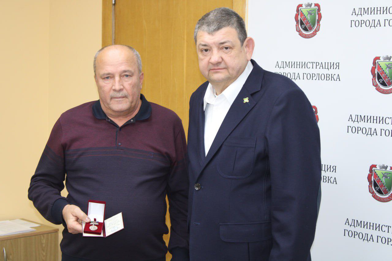 Иван Приходько: Сегодня я имел честь вручить заслуженные награды самым выдающимся жителям Горловки, Города воинской славы и трудовой доблести Иван Приходько: Сегодня я имел честь вручить заслуженные награды самым выдающимся жителям Горловки, Города воинской славы и трудовой доблести