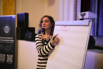 Эксперты из Ленобласти провели образовательный курс для педагогов из ДНР