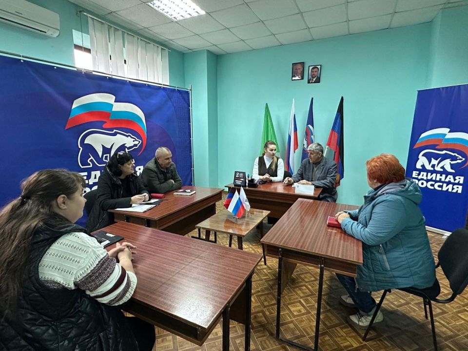 Роман Конев: СОСТОЯЛИСЬ ВСТРЕЧИ. 6 ноября 2025 года депутаты Горловского городского совета от фракции «Единая Россия» — София Потапова, Инает Розводова, Нелля Якуненко, Геннадий Маюров — совместно с представителем...