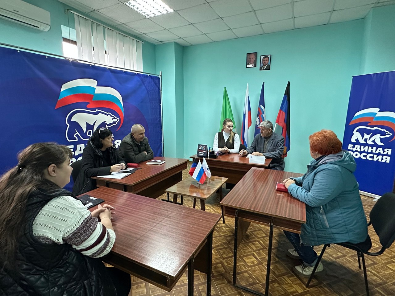 Роман Конев: СОСТОЯЛИСЬ ВСТРЕЧИ. 6 ноября 2025 года депутаты Горловского городского совета от фракции «Единая Россия» — София Потапова, Инает Розводова, Нелля Якуненко, Геннадий Маюров — совместно с представителем...