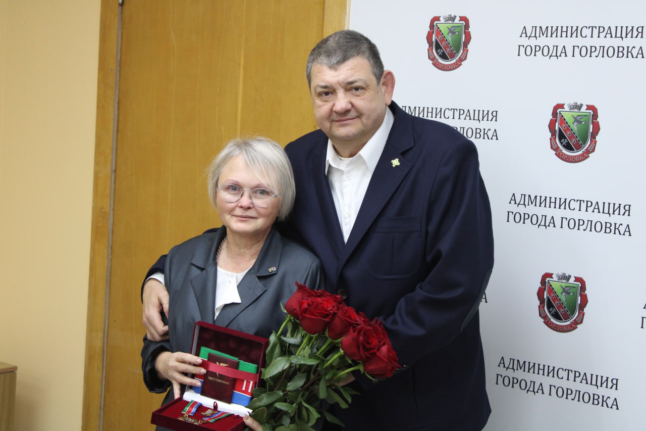 Иван Приходько: Сегодня руководитель Управы Никитовского внутригородского района города Горловка администрации городского округа Горловка Донецкой Народной Республики Ирина Михайловна Джеломанова была удостоена Звания... Иван Приходько: Сегодня руководитель Управы Никитовского внутригородского района города Горловка администрации городского округа Горловка Донецкой Народной Республики Ирина Михайловна Джеломанова была удостоена Звания...