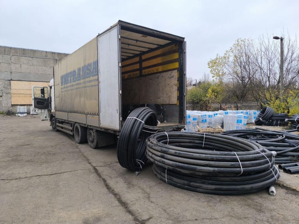 Кузбасс отправил в Горловку свыше километра труб для ремонтов коммунальных сетей