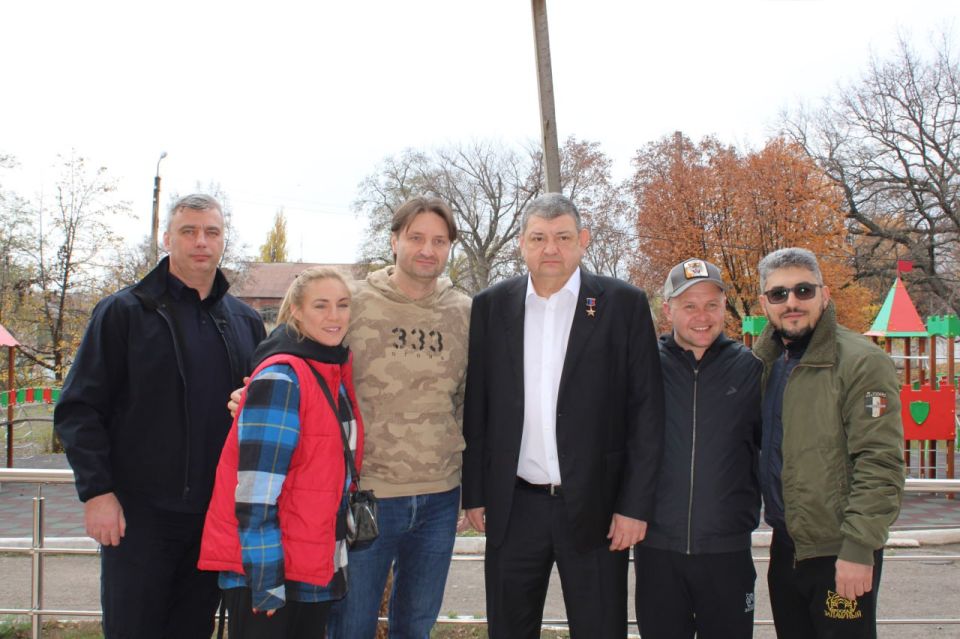 Иван Приходько: Сегодня Город воинской славы и трудовой доблести Горловку с дружеским визитом посетили представитель известной цирковой династии, народный артист Российской Федерации, генеральный директор Большого...