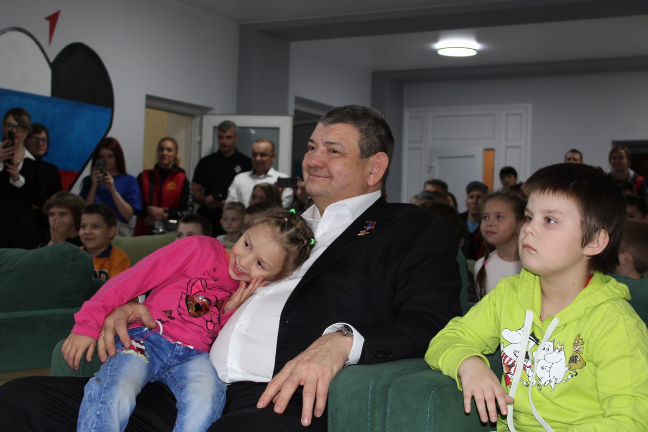 Иван Приходько: Сегодня Город воинской славы и трудовой доблести Горловку с дружеским визитом посетили представитель известной цирковой династии, народный артист Российской Федерации, генеральный директор Большого... Иван Приходько: Сегодня Город воинской славы и трудовой доблести Горловку с дружеским визитом посетили представитель известной цирковой династии, народный артист Российской Федерации, генеральный директор Большого...