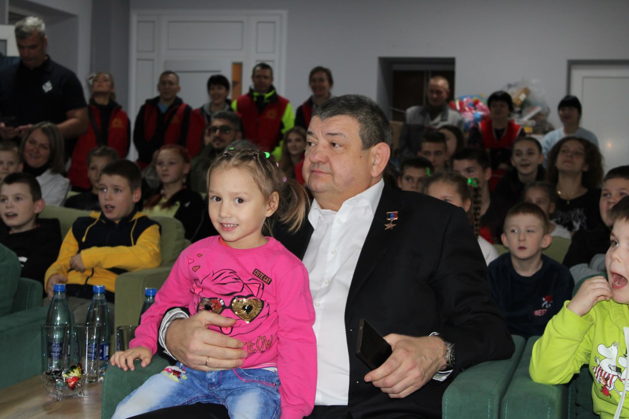 Иван Приходько: Сегодня Город воинской славы и трудовой доблести Горловку с дружеским визитом посетили представитель известной цирковой династии, народный артист Российской Федерации, генеральный директор Большого... Иван Приходько: Сегодня Город воинской славы и трудовой доблести Горловку с дружеским визитом посетили представитель известной цирковой династии, народный артист Российской Федерации, генеральный директор Большого...