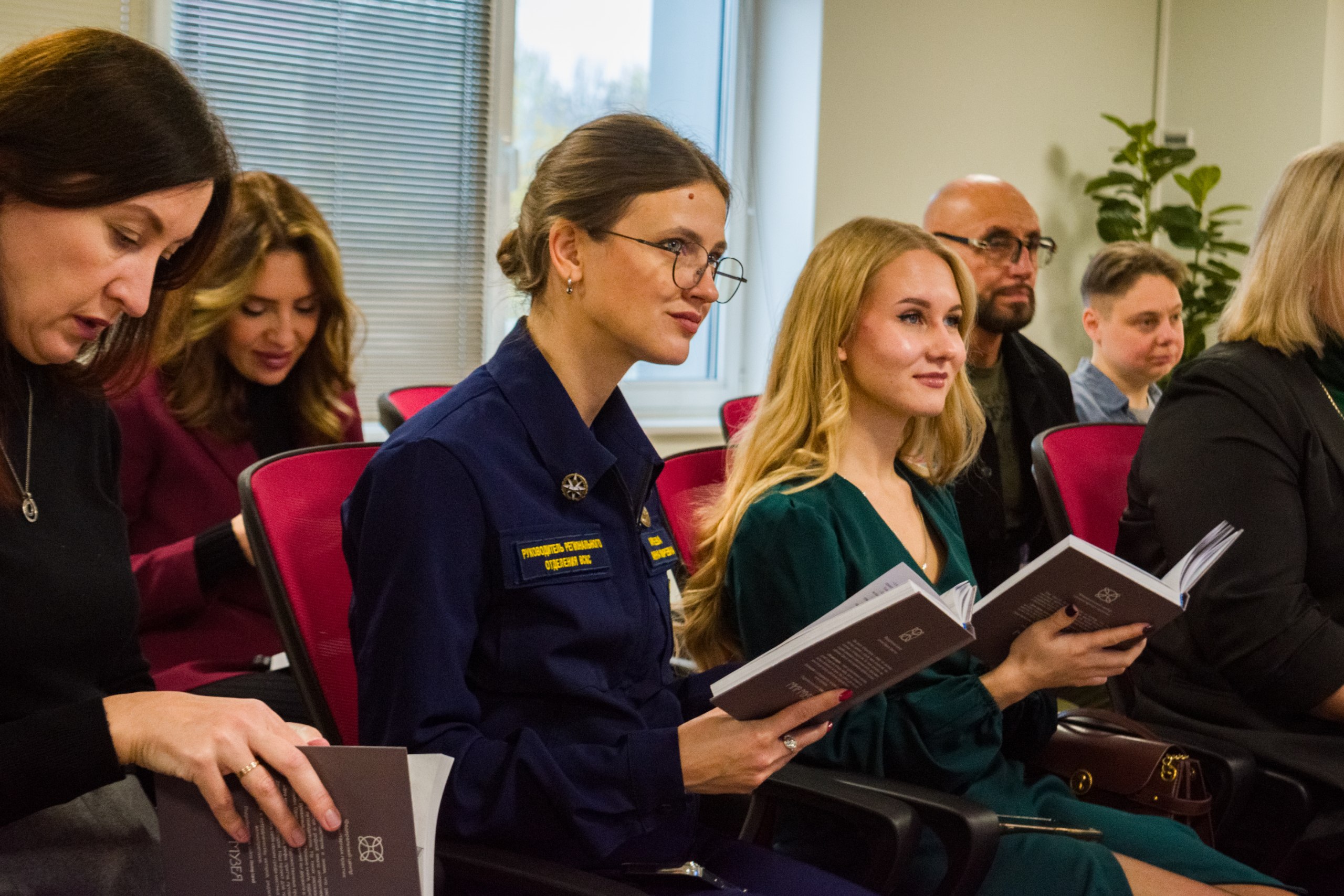 Город-герой и его истории. Член Общественной Палаты ДНР, руководитель Донецкого РО ВСКС Анна Артеева приняла участие в мероприятии на площадке «Точки кипения», где был представлен литературный сборник «Горловка. Это моя... Город-герой и его истории. Член Общественной Палаты ДНР, руководитель Донецкого РО ВСКС Анна Артеева приняла участие в мероприятии на площадке «Точки кипения», где был представлен литературный сборник «Горловка. Это моя...