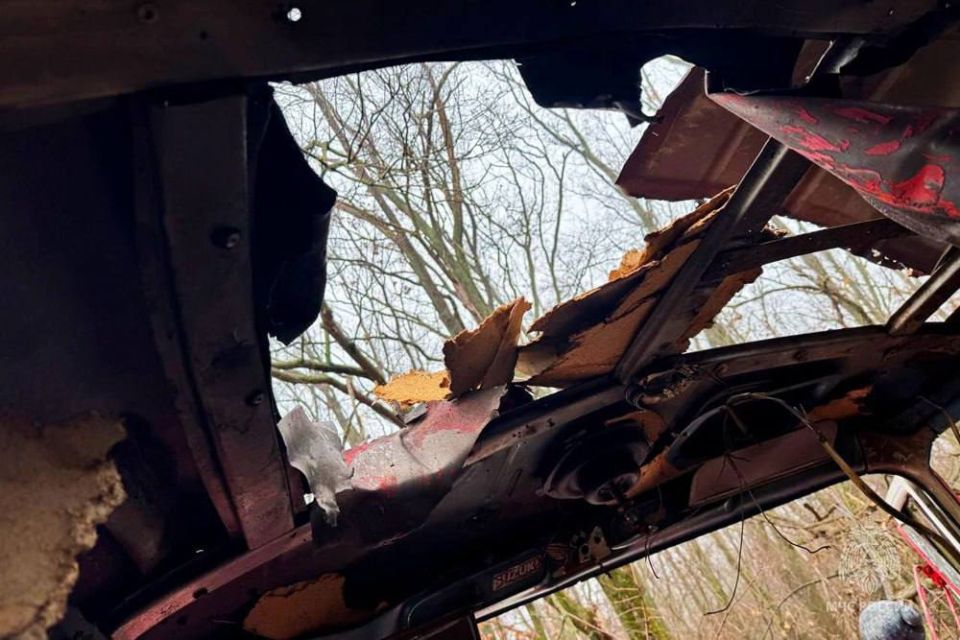 В Горловке из-за атаки БПЛА-камикадзе пострадали четверо сотрудников МЧС России В Горловке из-за атаки БПЛА-камикадзе пострадали четверо сотрудников МЧС России