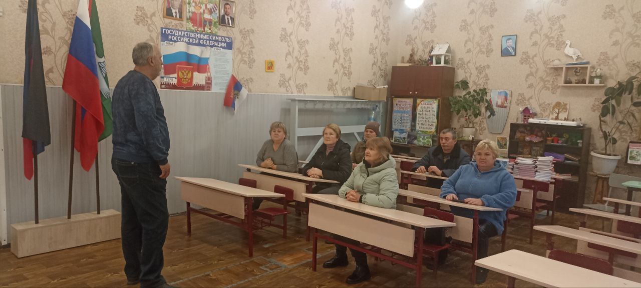 Роман Конев: ВСТРЕЧА С НАСЕЛЕНИЕМ. 11 ноября 2025 года депутат Горловского городского совета от фракции «Единая Россия» Олег Сладкевич в рамках исполнения поручения Главы Донецкой Народной Республики Дениса Пушилина провёл...