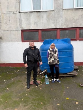 Роман Конев: 12 ноября 2025 года депутаты Горловского городского совета от фракции «Единая Россия» – Николай Гальченко, Дмитрий Корона и Алексей Костин – развезли воду и посетили места подвоза воды