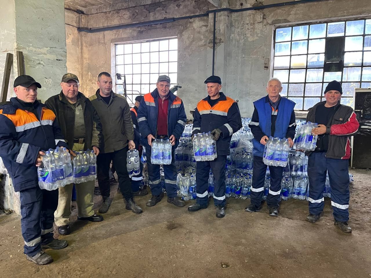 Роман Конев: 12 ноября 2025 года депутат Горловского городского совета от фракции «Единая Россия» Сергей Третьяков организовал доставку воды населению Роман Конев: 12 ноября 2025 года депутат Горловского городского совета от фракции «Единая Россия» Сергей Третьяков организовал доставку воды населению