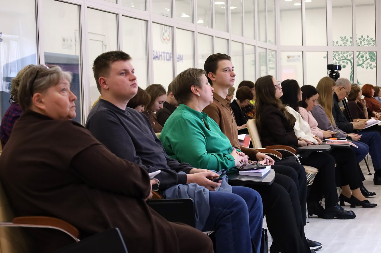 В Горловке стартовал VI Педагогический форум «Векторы образования»! В Горловке стартовал VI Педагогический форум «Векторы образования»!