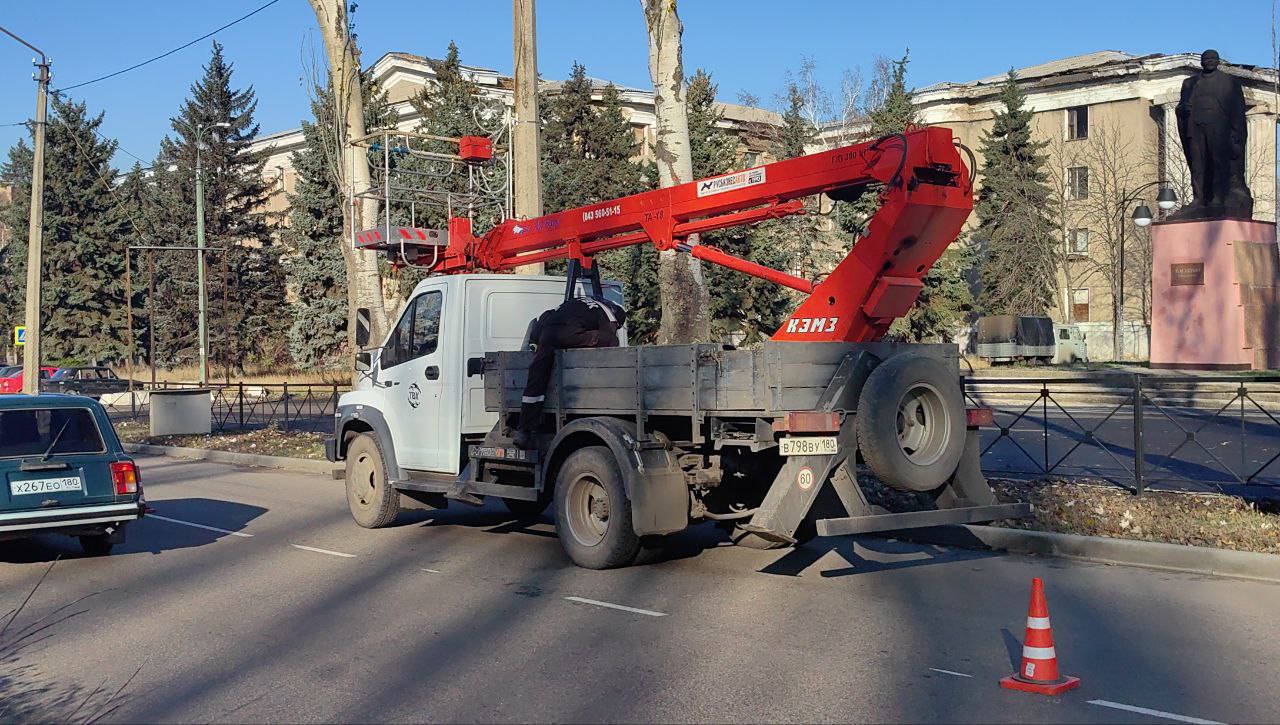 Иван Приходько: В Горловке идет процесс восстановления уличного освещения Иван Приходько: В Горловке идет процесс восстановления уличного освещения