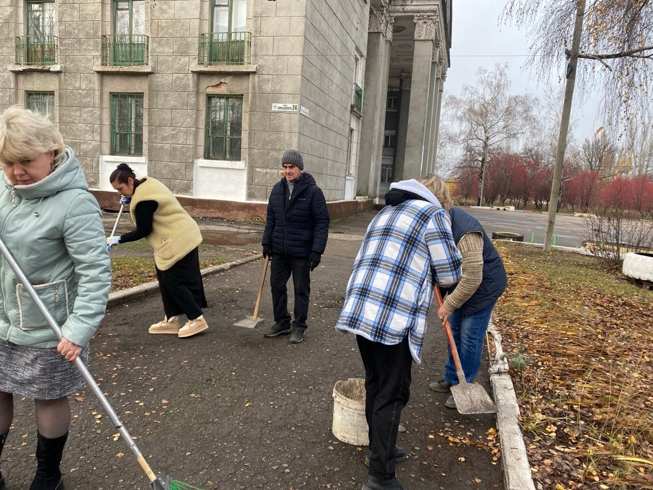 «Городская среда» в Калининском районе Горловки – реализация проекта продолжается «Городская среда» в Калининском районе Горловки – реализация проекта продолжается