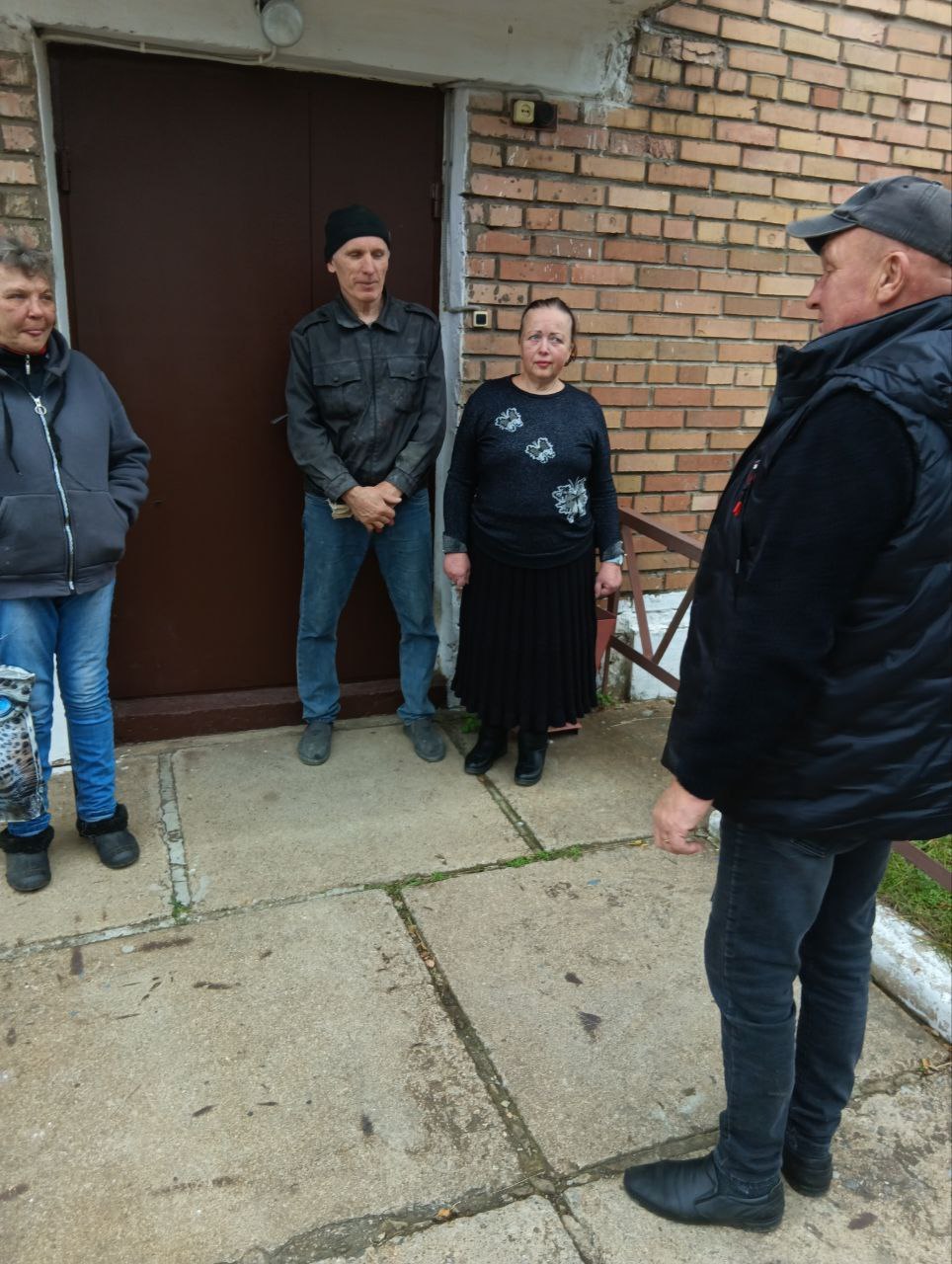 Роман Конев: СОСТОЯЛИСЬ ВСТРЕЧИ. 17 ноября 2025 года депутат Горловского городского совета от фракции «Единая Россия» – Наталия Ботвина совместно с членом Общественного совета муниципального образования городского округа... Роман Конев: СОСТОЯЛИСЬ ВСТРЕЧИ. 17 ноября 2025 года депутат Горловского городского совета от фракции «Единая Россия» – Наталия Ботвина совместно с членом Общественного совета муниципального образования городского округа...