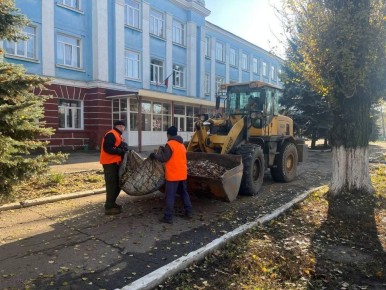 Техника из Кузбасса стабильно помогает в благоустройстве Горловки