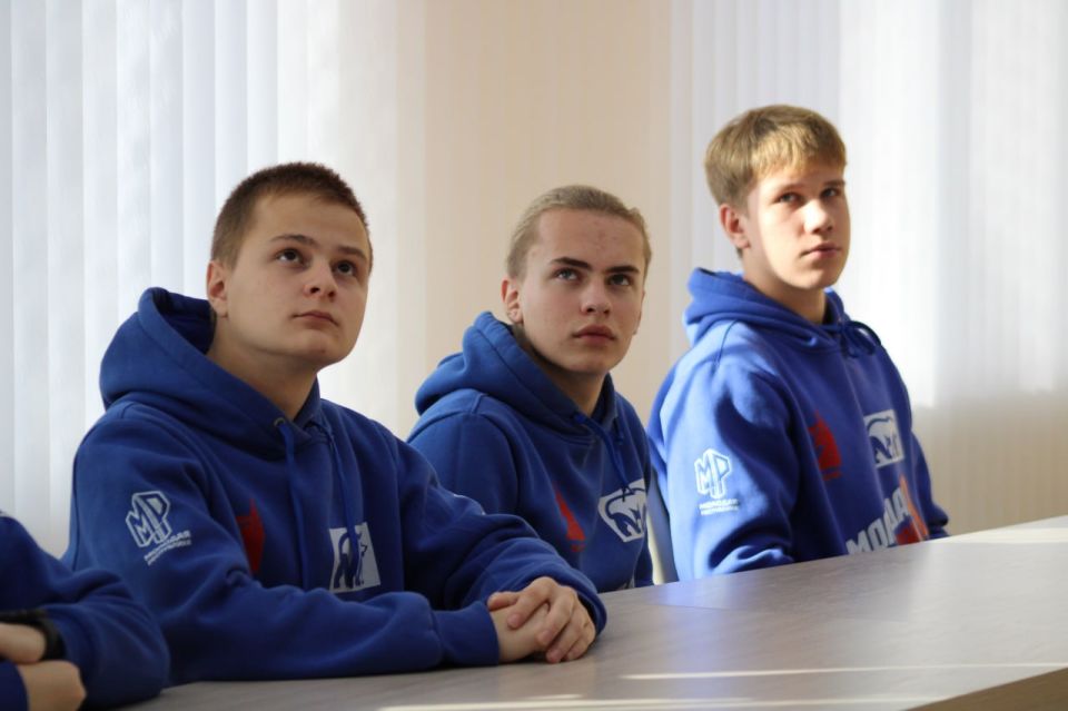 Иван Приходько: Сегодня провёл встречу с активистами Горловского штаба Донецкого регионального отделения Всероссийской общественной организации «Молодая Гвардия Единой России», приуроченную к 20-летию организации Иван Приходько: Сегодня провёл встречу с активистами Горловского штаба Донецкого регионального отделения Всероссийской общественной организации «Молодая Гвардия Единой России», приуроченную к 20-летию организации