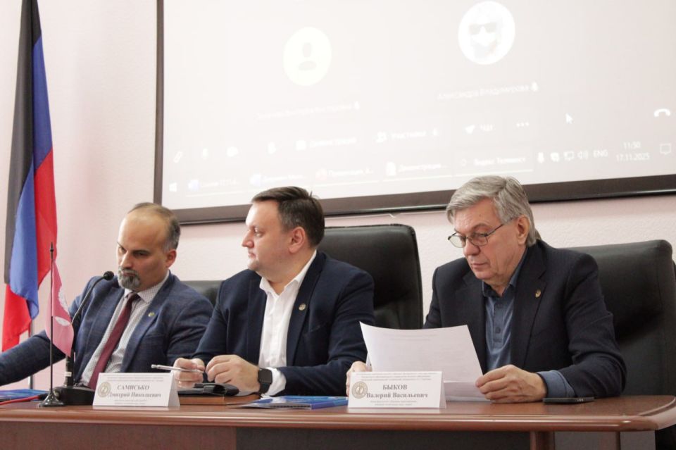 Конференция «Первый шаг в науку»: открывая двери в мир исследований Конференция «Первый шаг в науку»: открывая двери в мир исследований