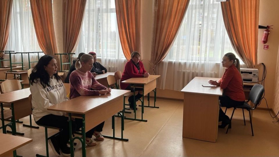 СОСТОЯЛИСЬ ВСТРЕЧИ. 18 ноября 2025 года депутаты Горловского городского совета от фракции «Единая Россия» — Роман Конев, София Потапова и Александр Бобровский в рамках исполнения поручения Главы Донецкой Народной Республики... СОСТОЯЛИСЬ ВСТРЕЧИ. 18 ноября 2025 года депутаты Горловского городского совета от фракции «Единая Россия» — Роман Конев, София Потапова и Александр Бобровский в рамках исполнения поручения Главы Донецкой Народной Республики...