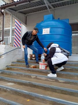 Роман Конев: 19 ноября 2025 года депутат Горловского городского совета от фракции «Единая Россия» Геннадий Маюров посетил место подвоза воды